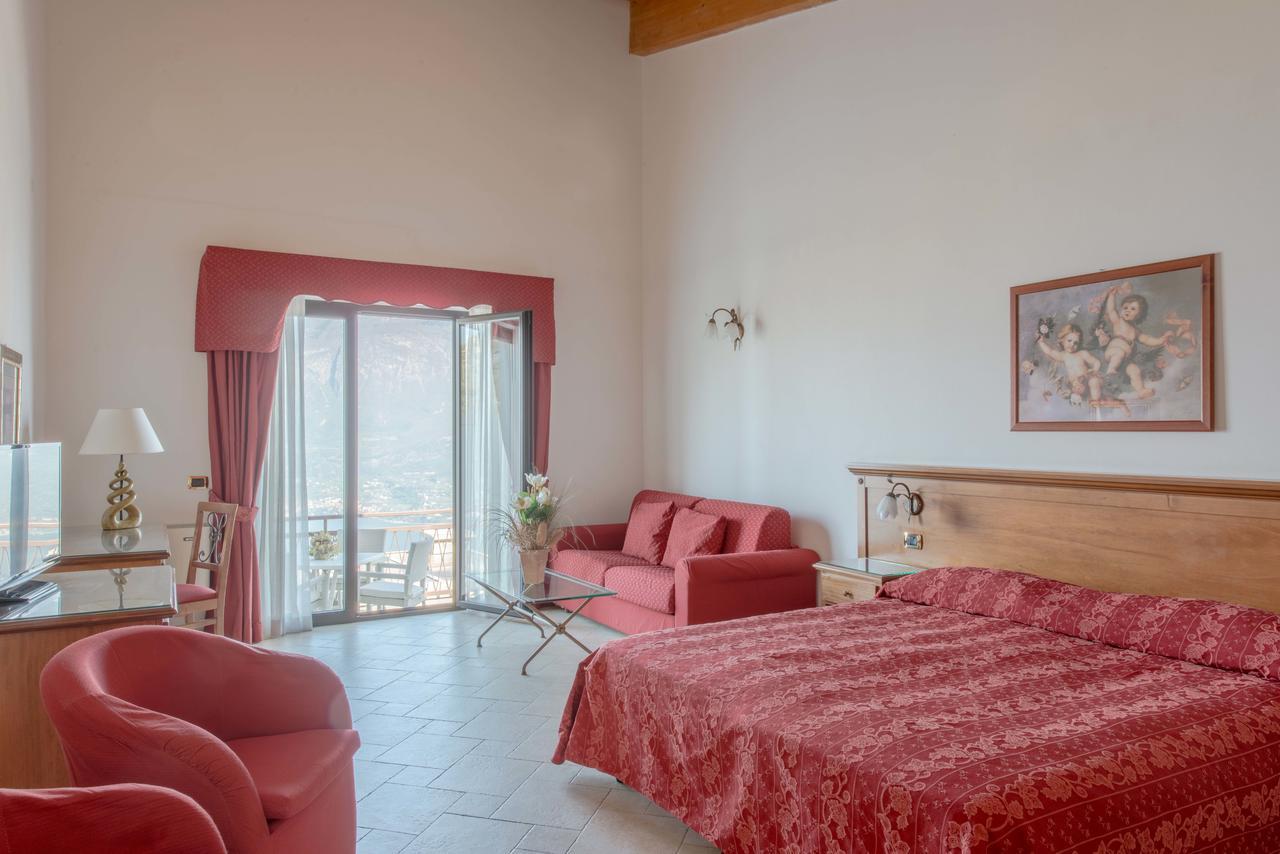 Village Hotel Lucia Tremosine Экстерьер фото